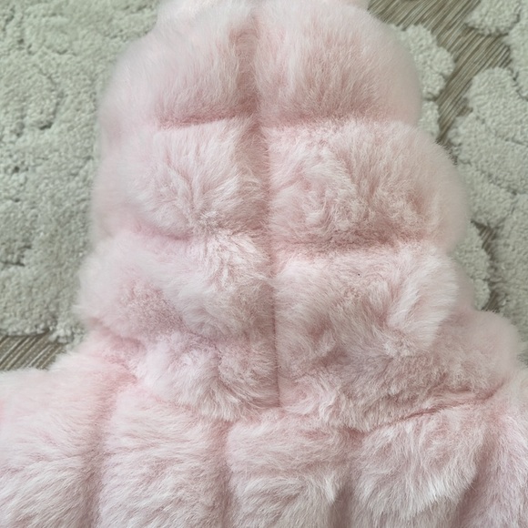 Excellent Condition Faux Fur jacket with zipper - Picture 8 of 10